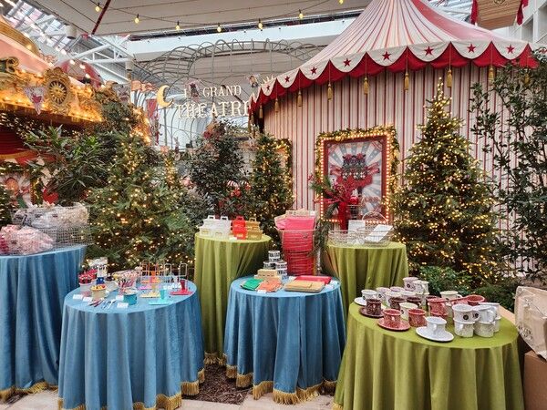 더현대 서울 크리스마스 '움직이는 대극장' / 사진=이수민 기자&nbsp;