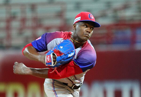 14일 오후 대만 타이베이 톈무야구장에서 열린 세계야구소프트볼연맹(WBSC) 프리미어12 2024 B조 조별리그 대한민국과 쿠바의 경기. 쿠바 선발 리반 모이넬로가 역투하고 있다. /연합뉴스