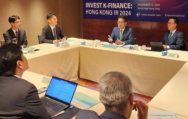 함영주 하나금융그룹 회장이 글로벌 금융권 공동 IR에서 지속가능한 수익구조 확보해 글로벌 시장 눈높이에 맞는 주주환원을 이행할 것이라고 강조했다. /하나금융그룹 제공