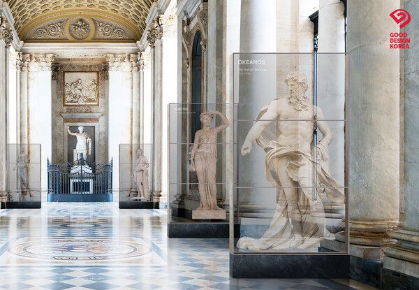 LG전자 투명 올레드 모듈러 사이니지가 박물관에서 전시에 활용된 모습을 담은 이미지 컷./사진=LG전자