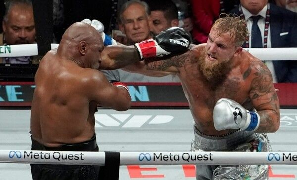 마이크 타이슨(왼쪽). /연합뉴스