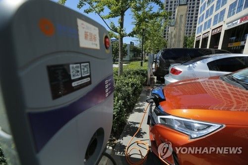 충전중인 중국 전기차 / 사진=연합뉴스
