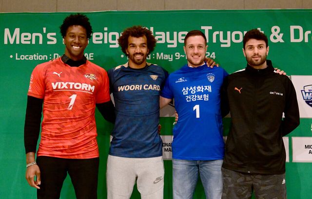 11일 아랍에미리트(UAE) 두바이에서 열린 2024 프로배구 남자부 외국인 선수 드래프트에서 선발된 선수들. /KOVO 제공