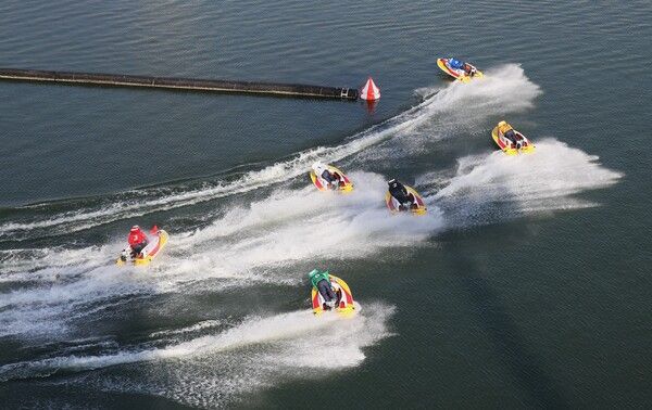 미사리경정장에서 출전한 선수들이 경합을 벌이고 있다. /국민체육진흥공단 제공