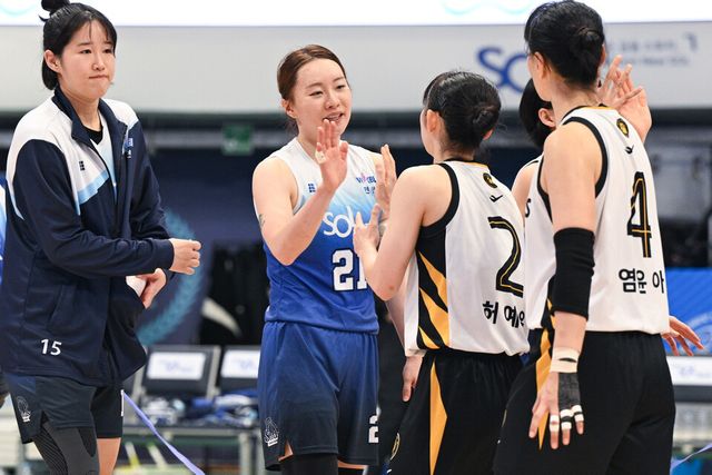 인천 신한은행 김진영(가운데). /WKBL 제공