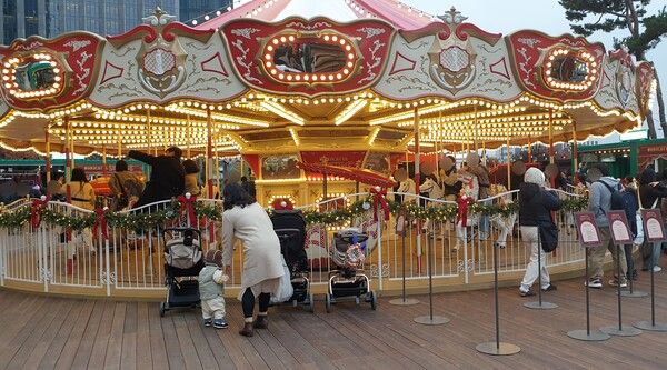 ‘롯데 크리스마스 마켓’ 회전목마 / 이현령 기자