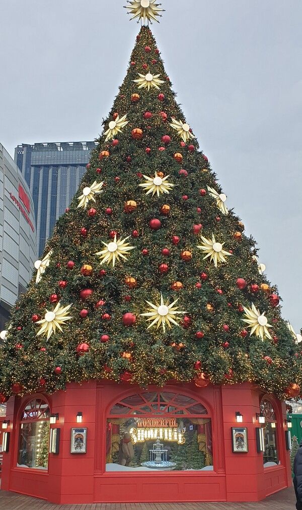 ‘롯데 크리스마스 마켓’ 크리스마스 트리 / 이현령 기자