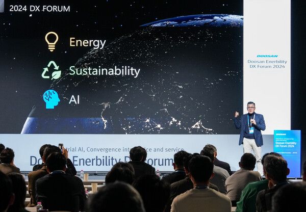 29일 분당두산타워에서 열린 ‘DX Forum 2024’에서 두산에너빌리티 송용진 전략혁신부문장이 인사말을 하고 있다./사진=두산에너빌리티
