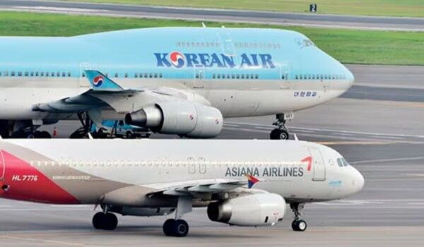 정부를 뒷배 삼아 국내 항공 시장을 독과점한다는 우려가 불가피하지만, 아시아나항공의 부채를 해결하면서 글로벌 항공 경쟁력을 높일 수 있는 것은&nbsp;대한항공만이 유일하다.