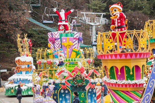 에버랜드 크리스마스 판타지 블링블링 X-Mas 퍼레이드. /에버랜드 제공