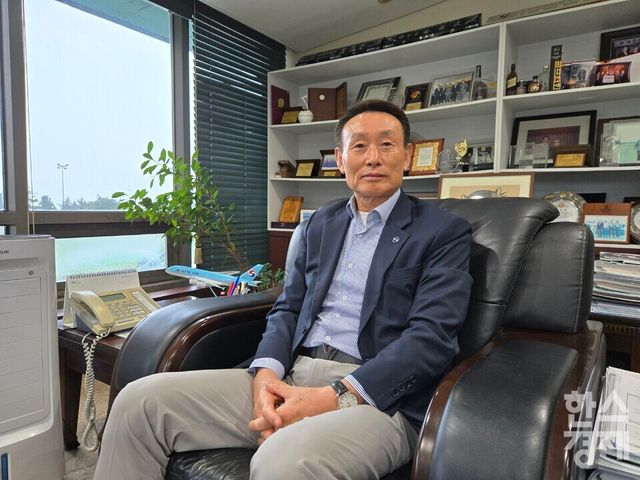 김양옥 회장이 1일 자신이 운영하는 제주 타미우스CC 클럽하우스에서 본지와 인터뷰 후 포즈를 취하고 있다. /박종민 기자