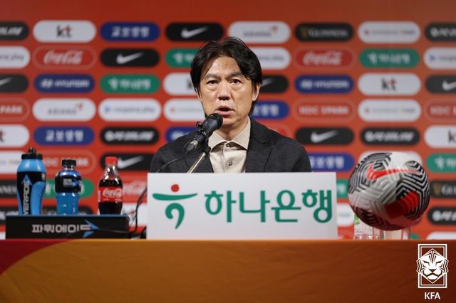 11월 A매치 원정 2연전에 나설 26명을 발표한 홍명보 축구 대표팀 감독. /KFA 제공