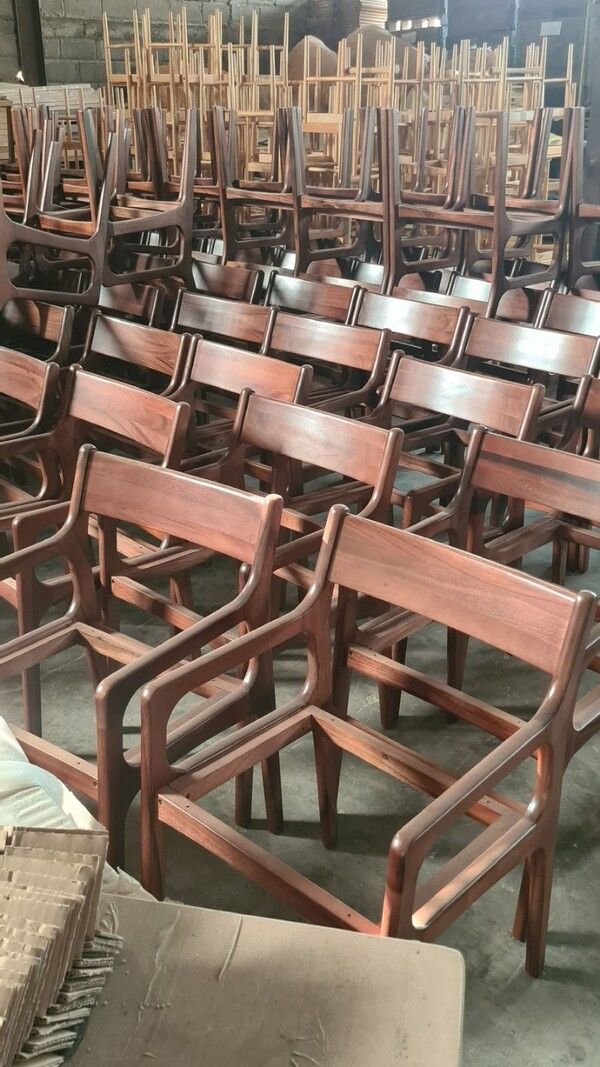 전통적 제조방식을 지향하는 가구 브랜드 헤즈로. / 헤즈로 제공