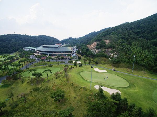 아크로CC 클럽하우스가 보이는 전경. /클럽 제공