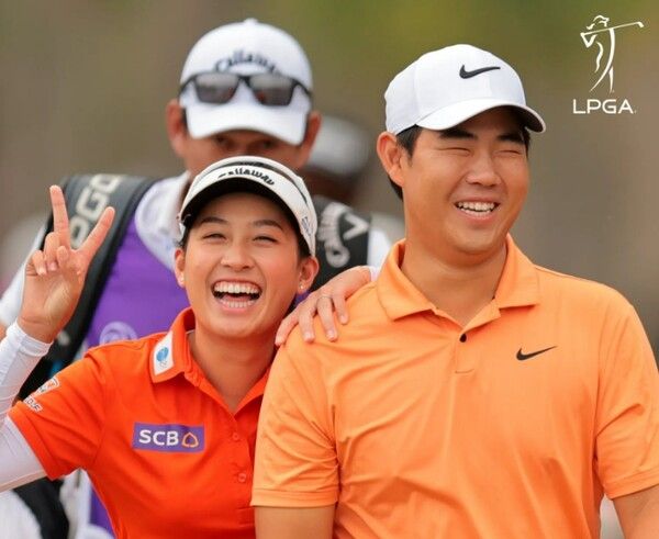 김주형(오른쪽)과 지노 티띠꾼. /LPGA 페이스북
