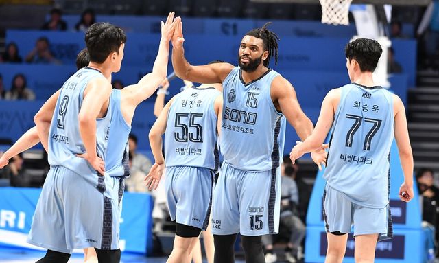 소노는 18일 고양 소노아레나에서 열린 2024-2025 KCC 프로농구 정규리그 수원 KT 소닉붐과 홈 경기서 75-58&nbsp;승리를 거뒀다. /KBL 제공