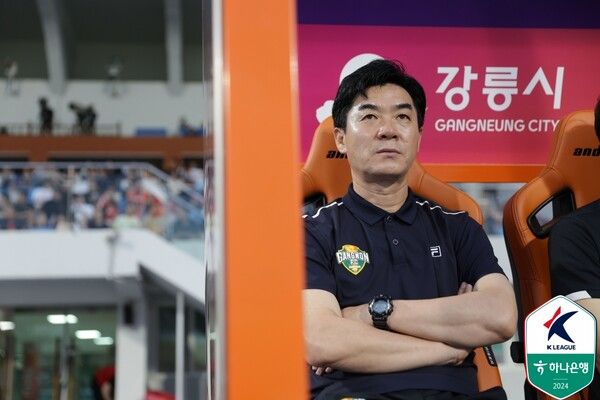 윤정환 강원FC 감독. /한국프로축구연맹 제공