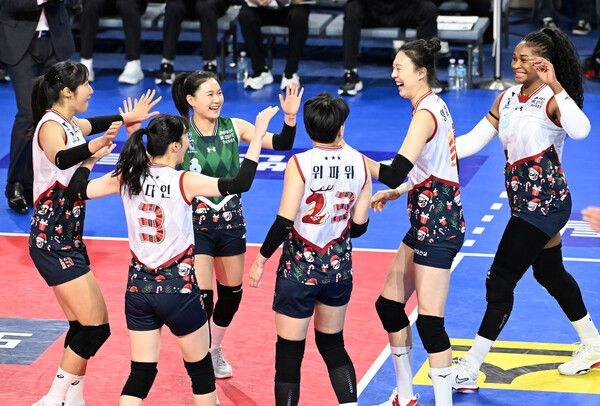 현대건설 선수들이 기뻐하고 있다. /KOVO 제공