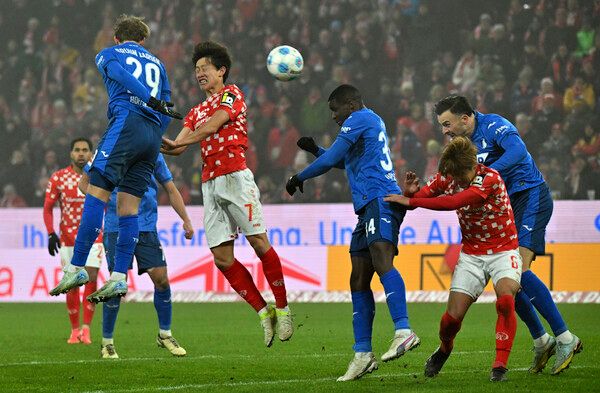 독일 분데스리가 마인츠 이재성(왼쪽). /연합뉴스