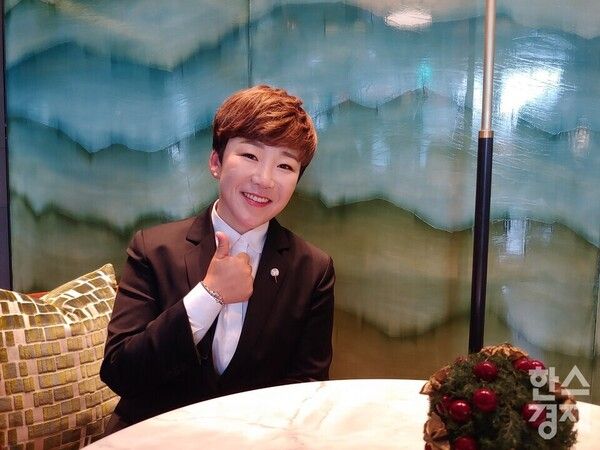 신지애가 과거 본지와 인터뷰 후 포즈를 취하고 있다. /박종민 기자