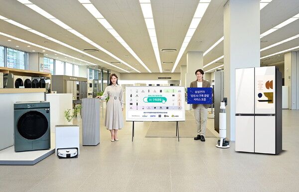 삼성전자 모델들이 삼성스토어 서초에서 '삼성 AI 구독 클럽'을 소개하고 있다./사진=삼성전자