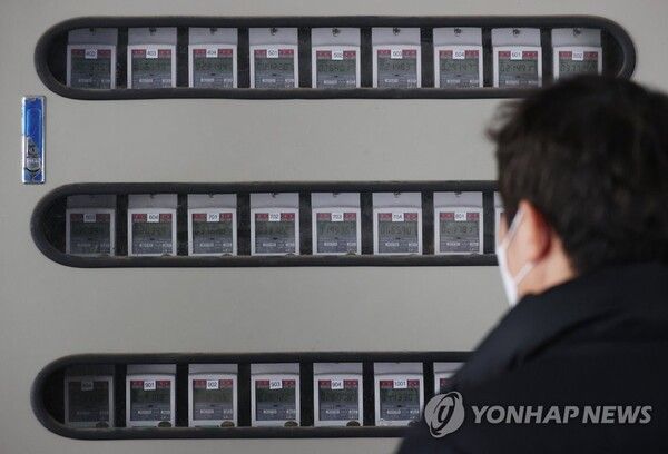 내년 1분기(1∼3월) 전기요금이 현재 수준에서 동결될 예정이다. / 연합뉴스