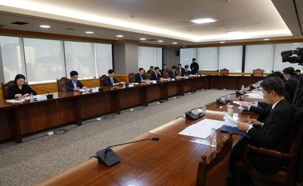 산업은행, 기업은행, 신용보증기금, 기술보증기금 등 정책금융기관들이 내년에 총 247조5000억원의 정책금융을 공급할 예정이다. / 금융위