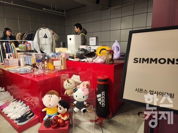 지난 6일 이천에 위치한 시몬스의 복합문화시설 시몬스 테라스에서는 '2024 크리스마스마켓'이 첫 문을 열었다. / 사진=이수민 기자&nbsp;