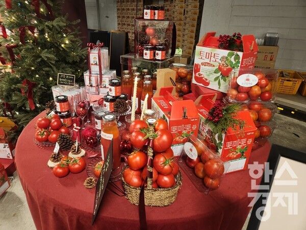 지난 6일 이천에 위치한 시몬스의 복합문화시설 시몬스 테라스에서는 '2024 크리스마스마켓'이 첫 문을 열었다. / 사진=이수민 기자&nbsp;