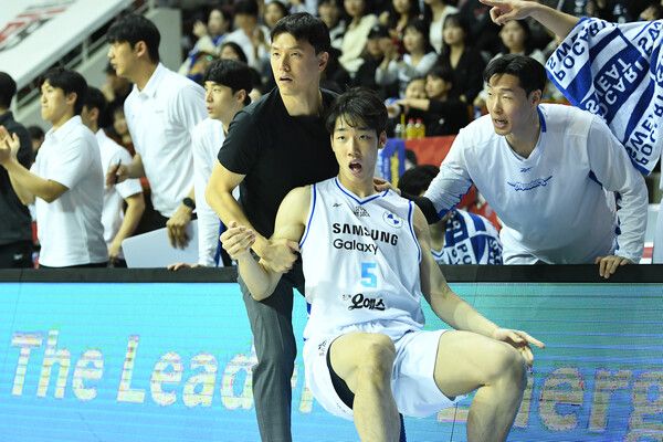 김효범 서울 삼성 썬더스 감독과 이원석. /KBL 제공