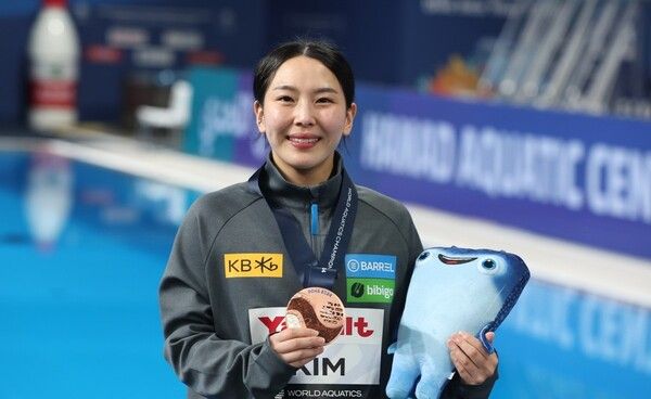 다이빙 김수지. /연합뉴스