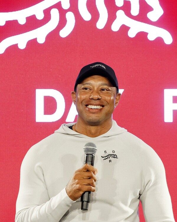 '선 데이 레드' 브랜드와 함께하는 타이거 우즈. /PGA 투어 페이스북