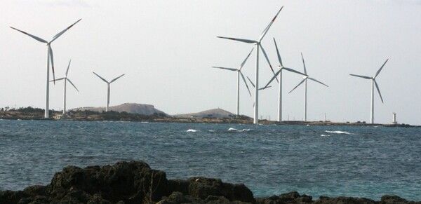 산업단지태양광, 영농형태양광과 함께 가장 잠재력이 많은 것으로 평가받고 있는 분야는 해상풍력이다. /연합뉴스