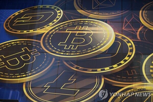 올해 비트코인 반감기가 완료됐다. 로이터 통신과 AP통신 등은 시세가 안정적이라고 진단했다. /연합뉴스
