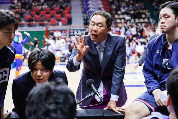 선수들에게 이타심을 강조한 전창진 부산 KCC 감독. /KBL 제공