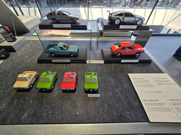 브랜드 숍에는 다양한 미니어처가 전시돼있다. /박시하 기자