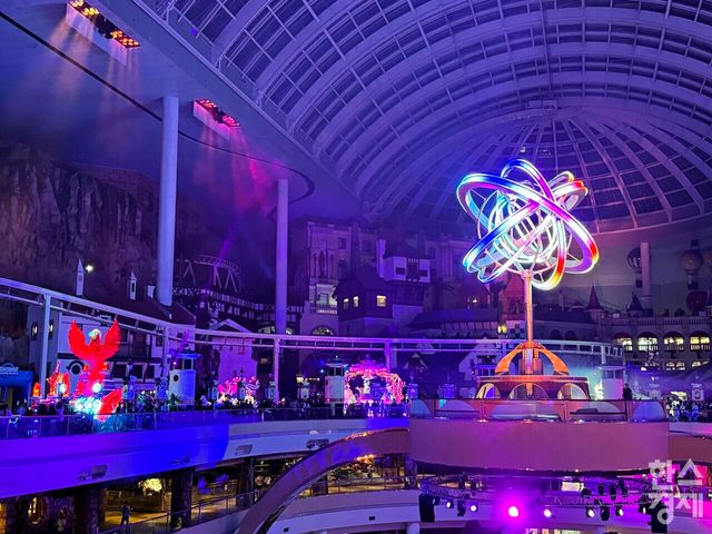 35주년 야간 퍼레이드 '월드 오브 라이트' 더 라이트 오브 더 하트. /강상헌 기자