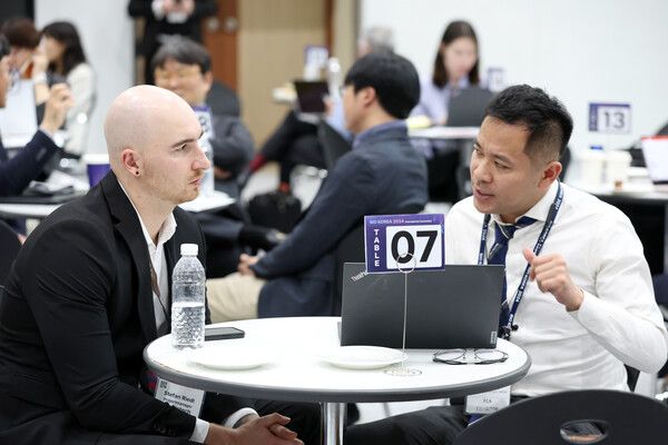 바이오 코리아 2024 참가자들이 비즈니스 미팅을 진행했다. / 한국보건산업진흥원 제공