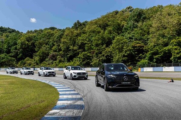 GLC 차량이 AMG 스피드웨이 서킷을 주행하고 있다. /벤츠 코리아 제공