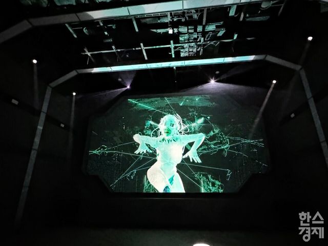 모히건 인스파이어 엔터테인먼트 리조트 르 스페이스. '새로운 행성의 또 다른 인간, 휴머노이드'. /강상헌 기자