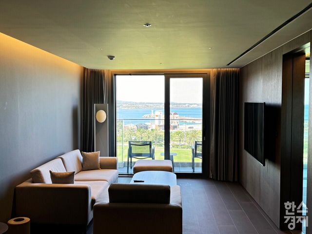 해비치 리조트 제주 객실 내부. /강상헌 기자