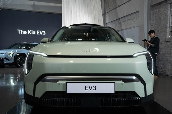 지난 22일 오전 서울 성동구 기아 EV 언플러그드 그라운드에서 &nbsp;'The Kia EV3 포토미디어데이' 행사가 열렸다. 사진은 전시된 EV3 전면부 모습. / 최대성 기자