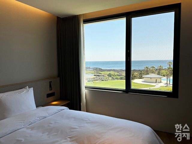 해비치 리조트 제주 객실 내부. /강상헌 기자