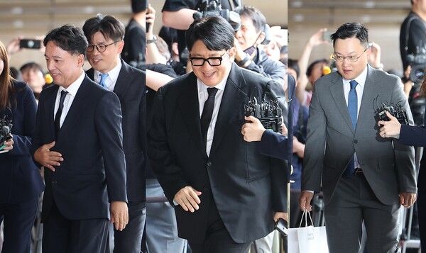 (왼쪽부터)김택진 엔씨소프트 대표와 방시혁 하이브 의장, 조만호 무신사 총괄대표가&nbsp;28일 오후&nbsp;무함마드 빈 자예드 알 나흐얀 아랍에미리트(UAE) 대통령과의 티타임을 위해 서울 시내 한 호텔에 들어서고 있다. / 연합