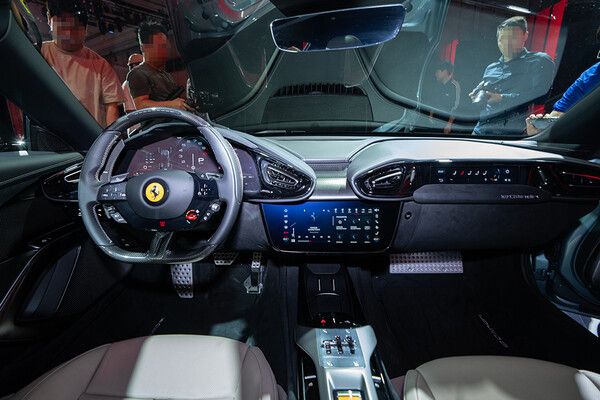 페라리가 30일 '페라리 12칠린드리 아시아 프리미어'를 열고 국내에서 아시아 최초로 12칠린드리를 공개했다. /최대성 기자