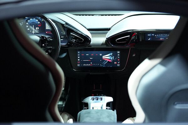 페라리가 30일 '페라리 12칠린드리 아시아 프리미어'를 열고 국내에서 아시아 최초로 12칠린드리를 공개했다. /최대성 기자