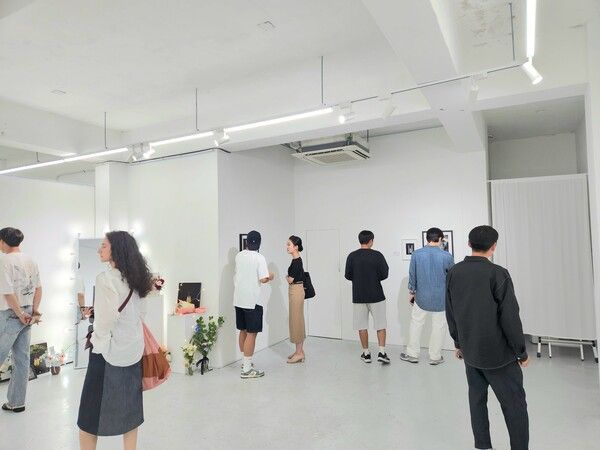 날것들(GALAXY SNAP) 사진전. /책여정 제공