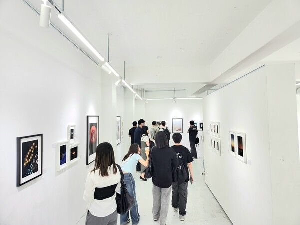 날것들(GALAXY SNAP) 사진전. /책여정 제공