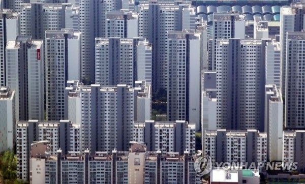 지난 2022년만해도 경기권에서 꾸준히 상승세를 이어가던 평택의 아파트 가격이 최근 하락세를 벗어나지 못하고 있다. /연합뉴스