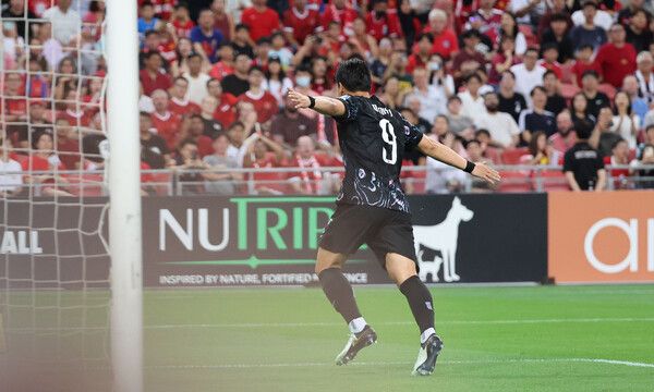 6일(현지시간) 싱가포르 국립경기장에서 열린 2026 북중미 월드컵 아시아 2차 예선 조별리그 C조 5차전 한국과 싱가포르의 경기. 전반전 팀 두번째 골을 넣은 주민규가 세리머니를 하고 있다. /연합뉴스